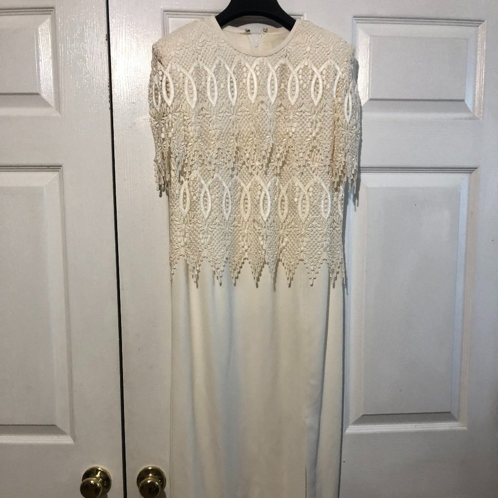 Women wedding dress size 8P, 129